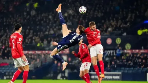 费舍尔打破男子室内3000米世界纪录