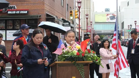 “电讯报评霍伊伦穿9号球衣：历史之辱；衣柜般多变”